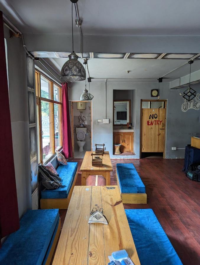 Attic Monkey Cafe & Rooms Manali  Exterior photo
